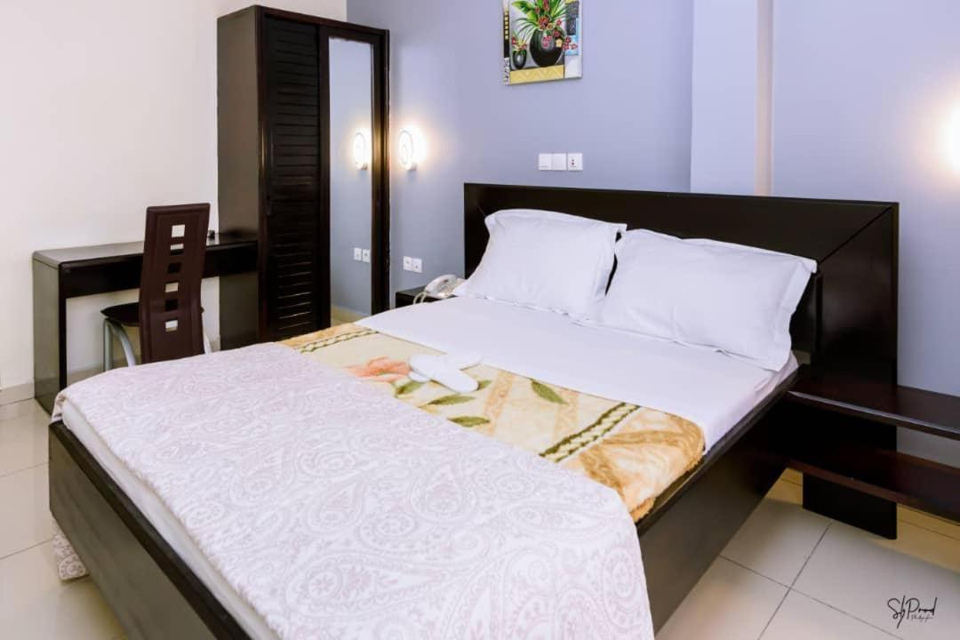 Serena Hotel Douala Exterior foto
